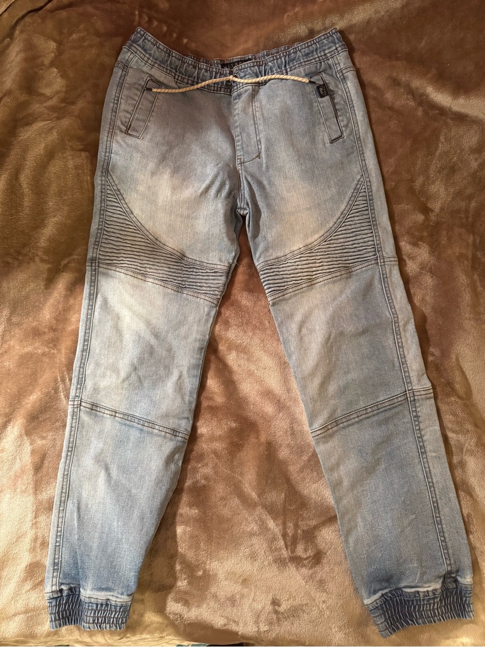 RSQ Men’s Light Gray Slim Straight Moto Jeans